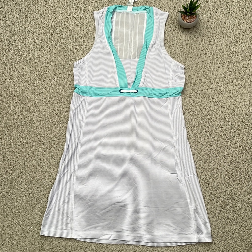 Lululemon silverescent run tunic white toothpaste green